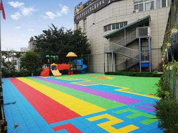 الصين مويستوريبروف المعمرة المعلقة المتشابكة الأرضيات الرياضية لرياض الأطفال مصنع